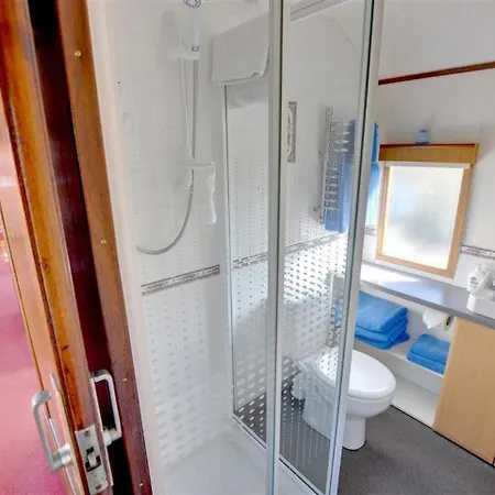 Holiday Oscar Railway Carriage Holiday home