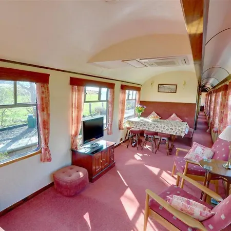 Holiday Oscar Railway Carriage Holiday home