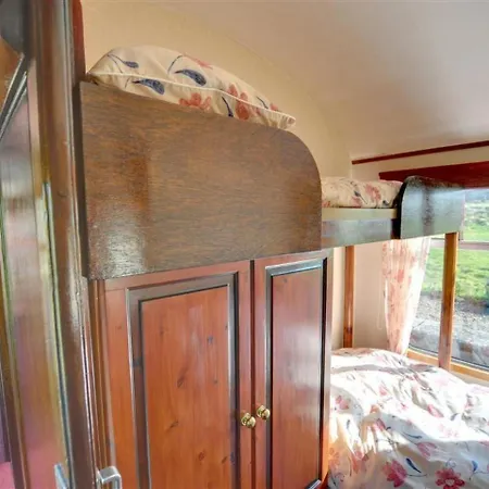 Holiday Oscar Railway Carriage